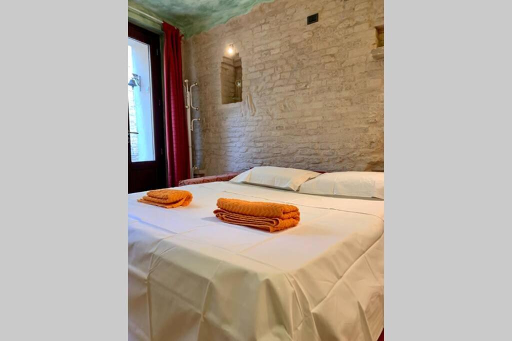 La Grotta - Casa Con Grotta Sotterranea Apartment Monterubbiano Bagian luar foto